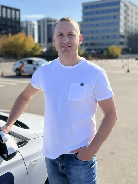 Никита Ткачук, инструктор по вождению