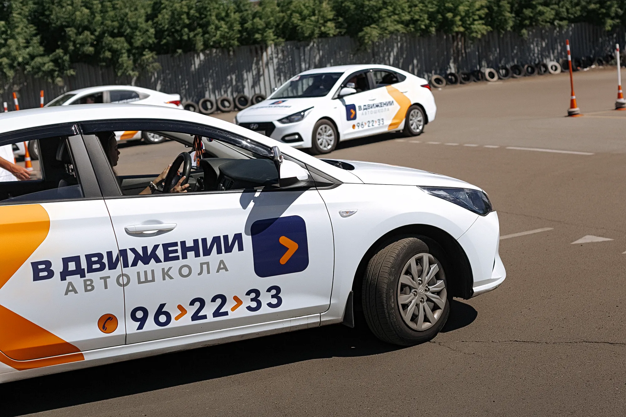 Учебная машина на автодроме